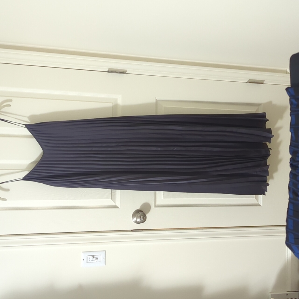 New Club Monaco size 2 pleated sleeveless dress